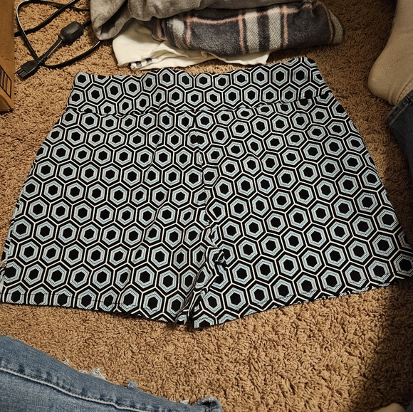 Shorts - Picture 3 of 4